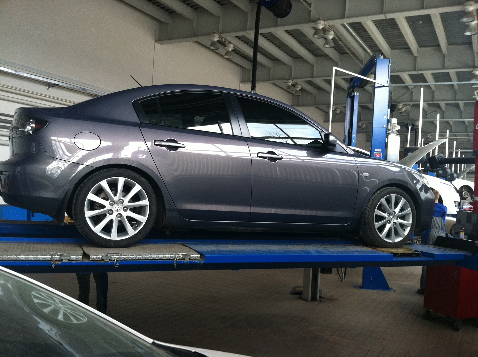 Mazda 3 2008 на дисках