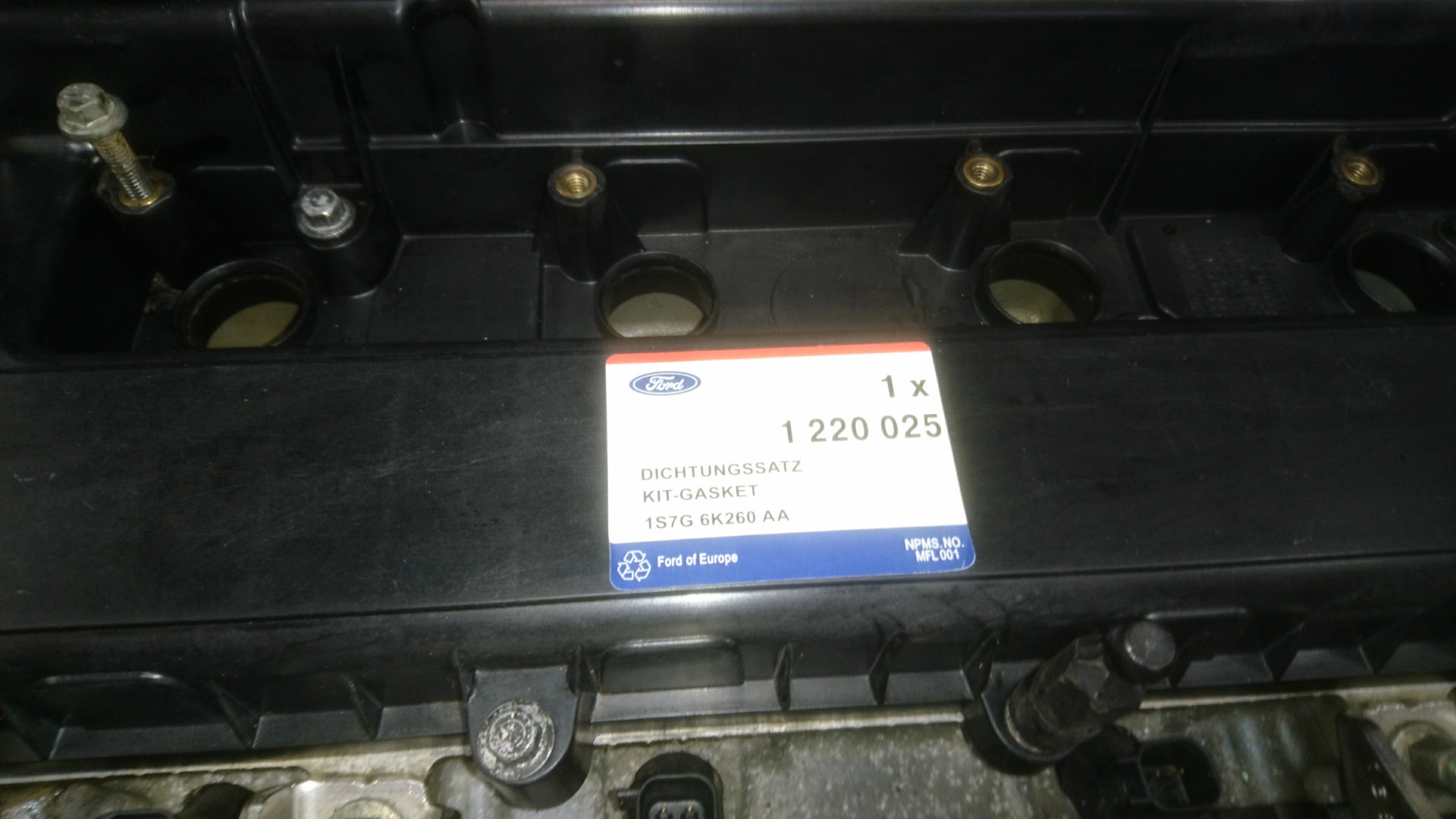 Клапанная крышка duratec. 6. Lqfks069 крышка клапанная форд. 1. Ford 1812549 крышка головки цилиндров.
