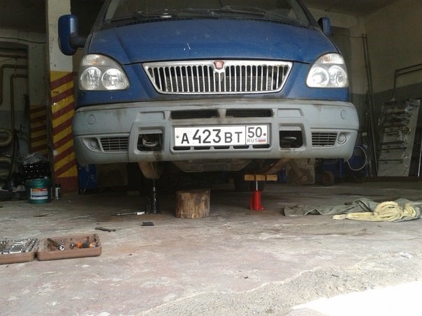 кто считает что удобнее менять шкворня на месте.я с вами не согласен ...