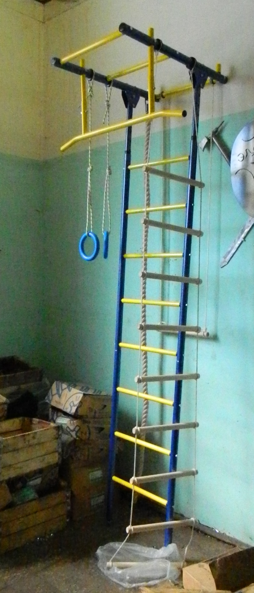 Продам спортивный. Спортивный инвентарь для подтягивания лестницей. Спортинвентарь для дома своими руками. Спортивный комплекс с турником лестницей и вертикальным прессом. Гибкая лестница спортинвентарь.