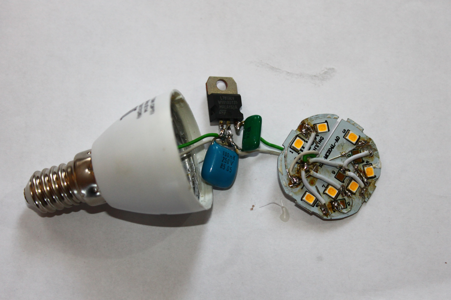 Светодиодные лампы своими руками 220. Светодиодная лампа 220 вольт разборка. Отремонтировать светодиодную лампу 220 вольт. Led лампы на sr5131dc. Цоколь для диодная лампочка 220 вольт.
