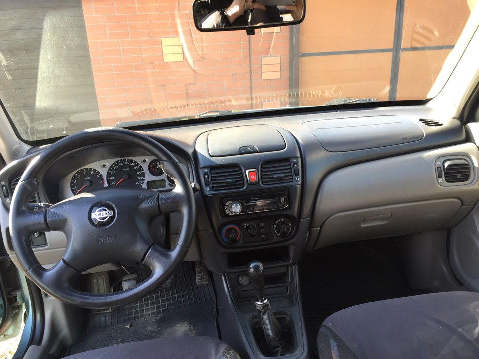 Nissan Almera n16 2006 салон