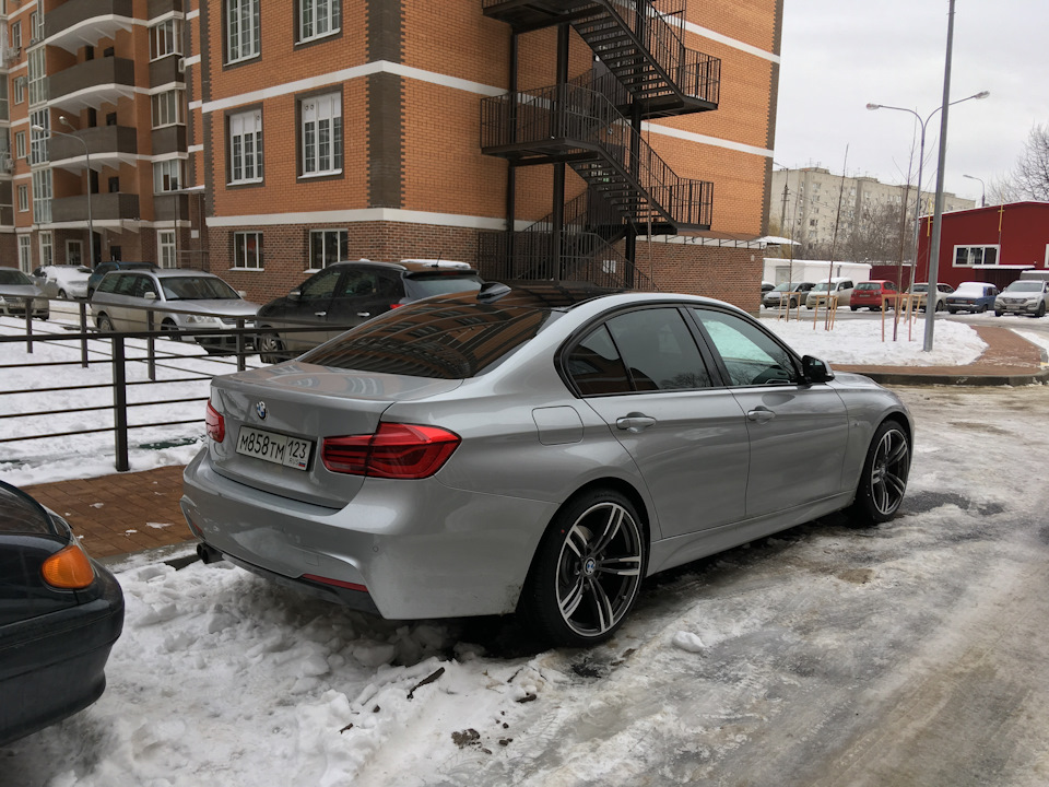 BMW f10 белая бронзовые диски