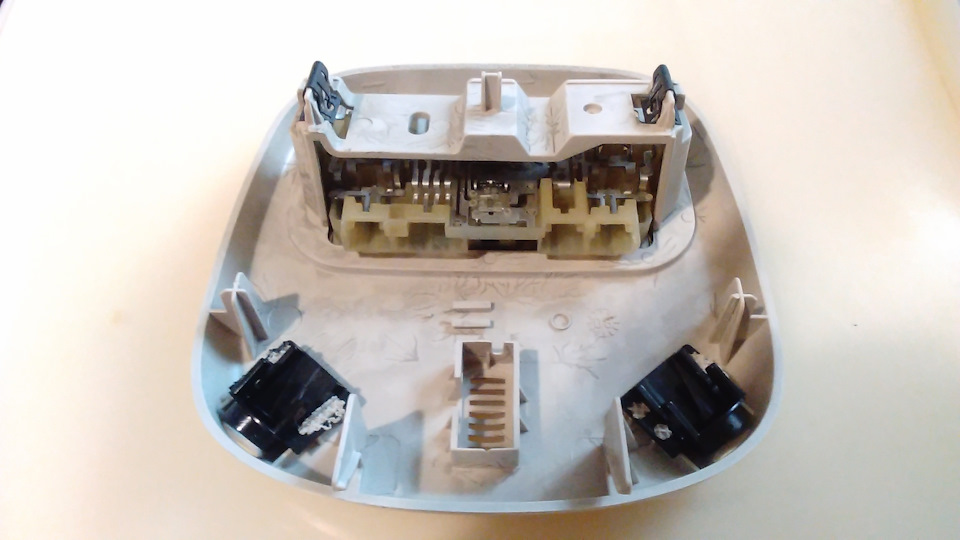 Подключение питания регистратора к плафону освещения — Citroen C4 (1G ...