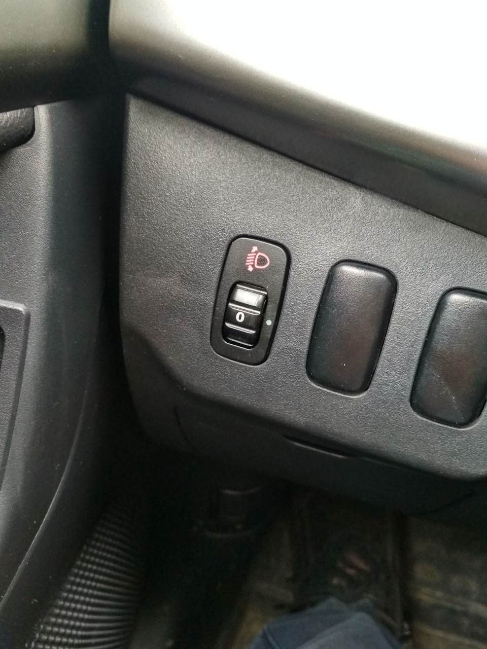 вот так светит днем — Mitsubishi Lancer X