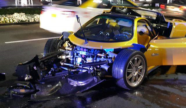 pagani zonda салон дырки на сидениях зачем. Смотреть фото pagani zonda салон дырки на сидениях зачем. Смотреть картинку pagani zonda салон дырки на сидениях зачем. Картинка про pagani zonda салон дырки на сидениях зачем. Фото pagani zonda салон дырки на сидениях зачем