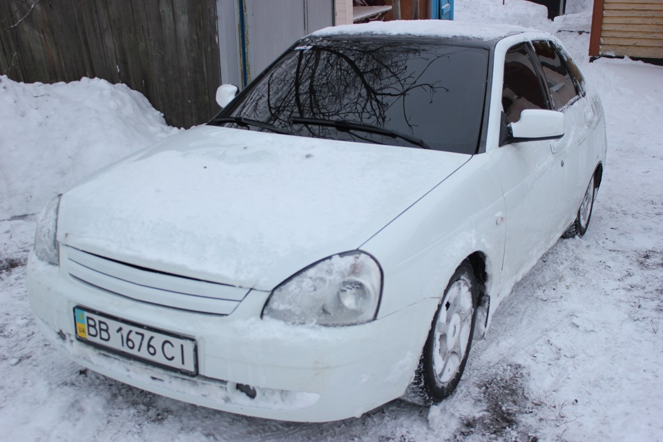 Зима бывает снежная, Трещит крутой мороз… — Lada Приора хэтчбек, 1,6 л ...