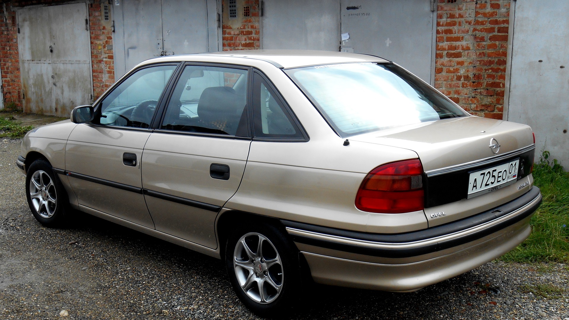 Душанбе автомобиля опель. Opel Astra седан 1997. Opel Astra f 1997 седан.