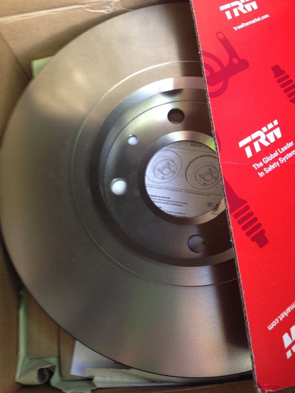 Замена тормозных дисков и колодок — Peugeot 308 (1G), 1,6 л., 2010 года ...