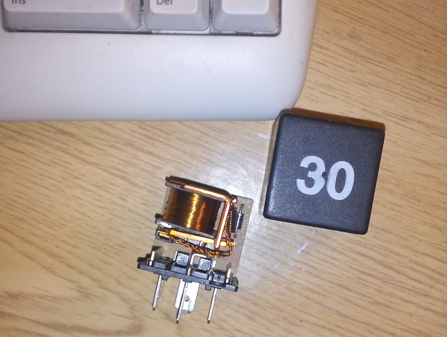 реле контроля тока 4-20 ма. 549-82. импульсное реле 24 вольта автомобильное. реле контроля фаз ел-11е 380в. реле е.