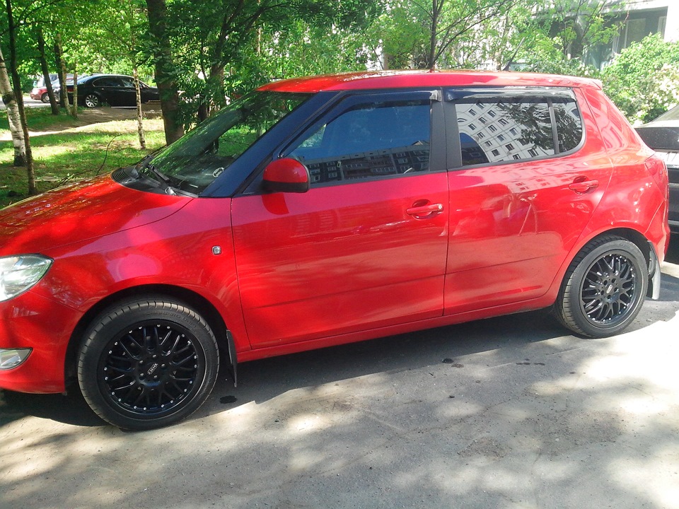моя обновка — Skoda Fabia Mk2, 1,6 л, 2011 года | колёсные диски | DRIVE2