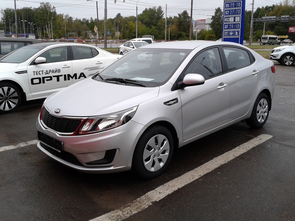 Купить б/у Kia Rio III 6-speed 1.6 AT (123 л.с.) бензин автомат в Екатеринбурге: