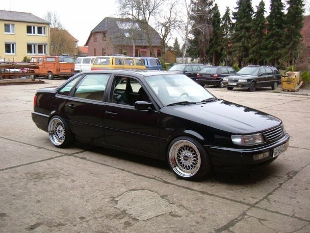 Ю 3 б 4. Volkswagen Passat b3 седан стенс. Volkswagen Passat b4 stance. Passat stance b4 седан. Passat b3 седан на BBS.