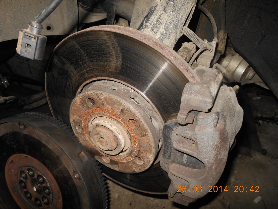 тормозные диски октавия а7. передний тормозной диск рено логан 1. колодки передние тормозные на mazda familia 2001. тормозной диск с колодкой. видео замены передних тормозных дисков.