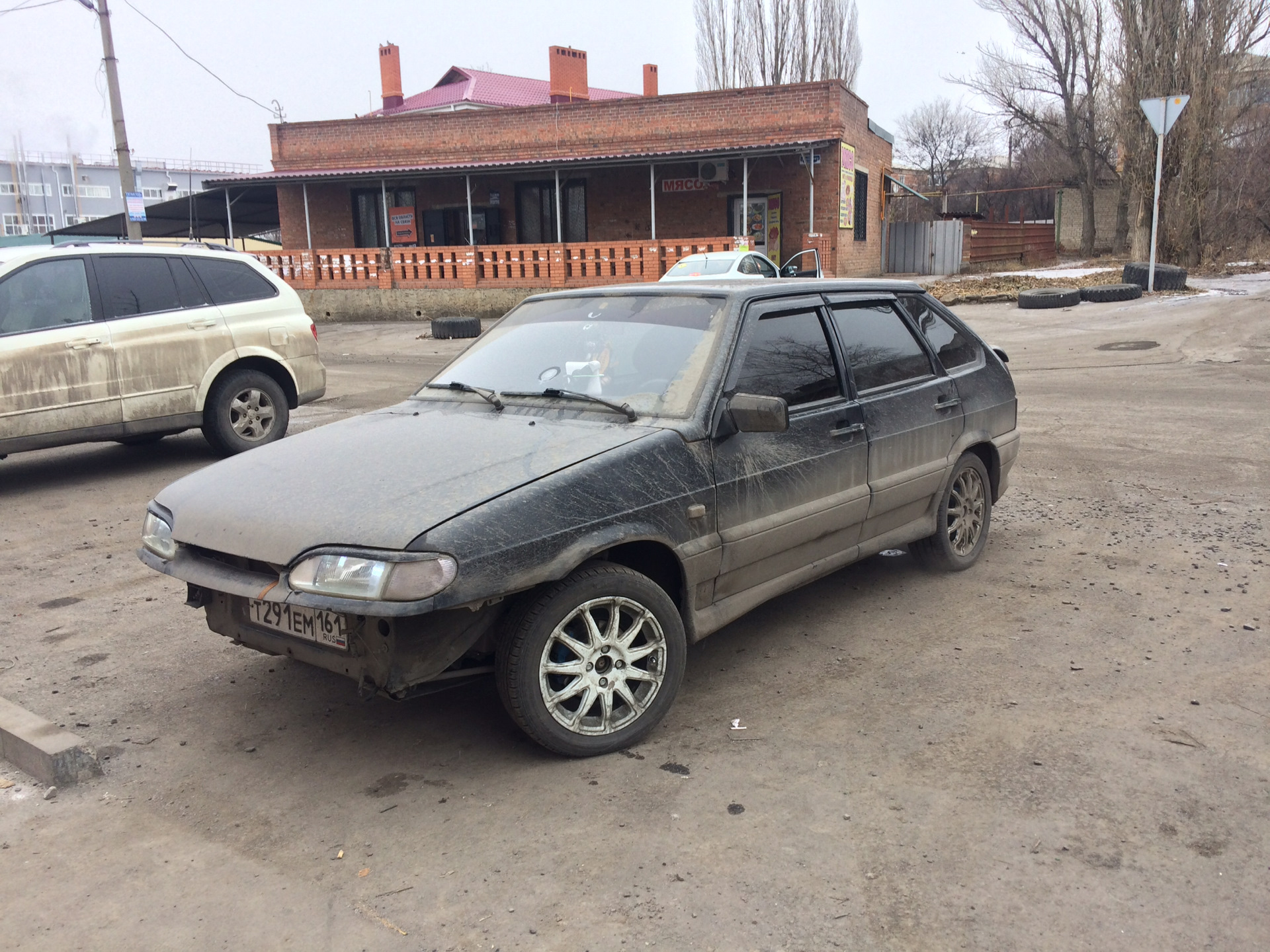 Ваз 2113 без бампера. Ваз 2114 без бампера. Ваз 2114 2010 года без переднего бампера. Ваз 2114 без бампера. Четырка без бампера.