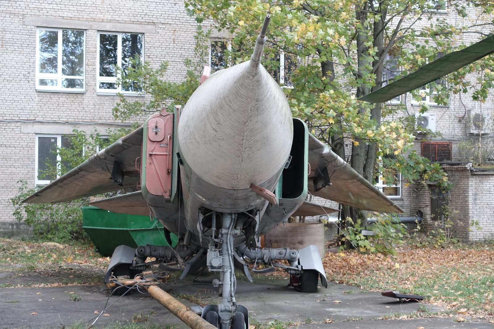 Фалт мфти. ФАЛТ Жуковский. Жуковский самолет памятник миг 21. МФТИ Жуковский. МФТИ Жуковский самолет.