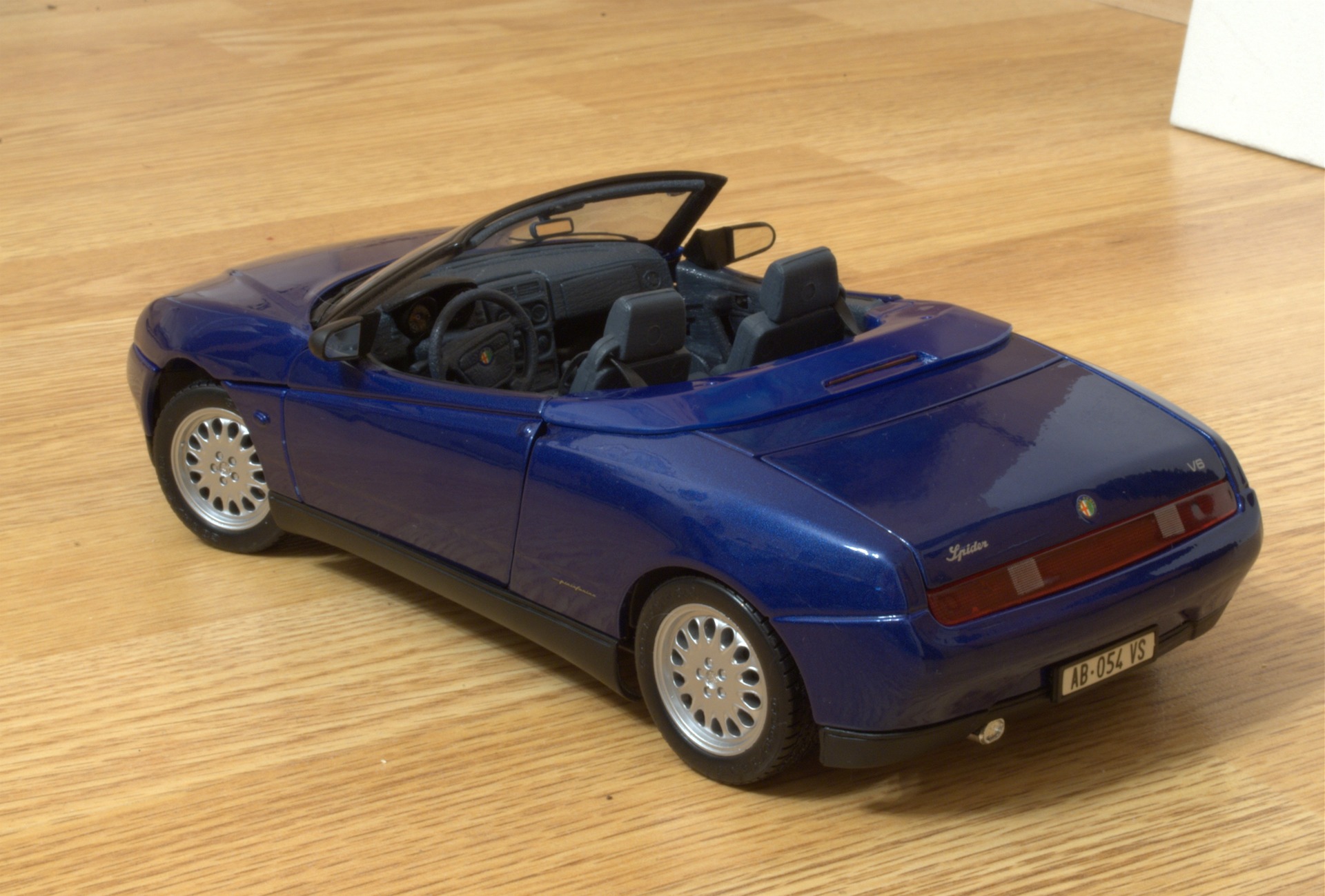 Alfa Romeo Spider V6, 1995. Maisto, 1:18 — DRIVE2