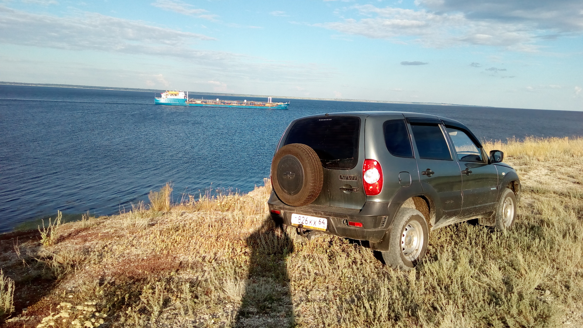 Нива магнитогорск. Золотые Пески Братское водохранилище. Нива морская волна. Нива на берегу моря. Путешествия на море на Шеви Нива.