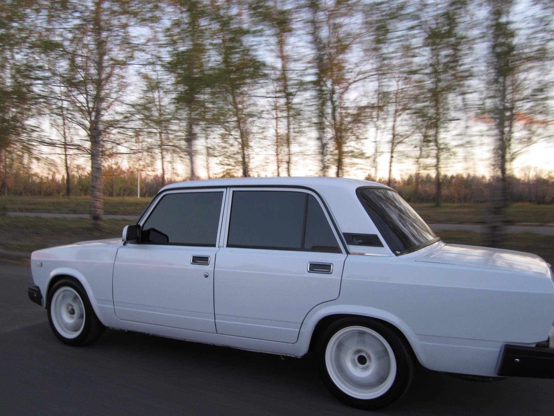 VAZ 2107 Р±РµР»С‹Р№