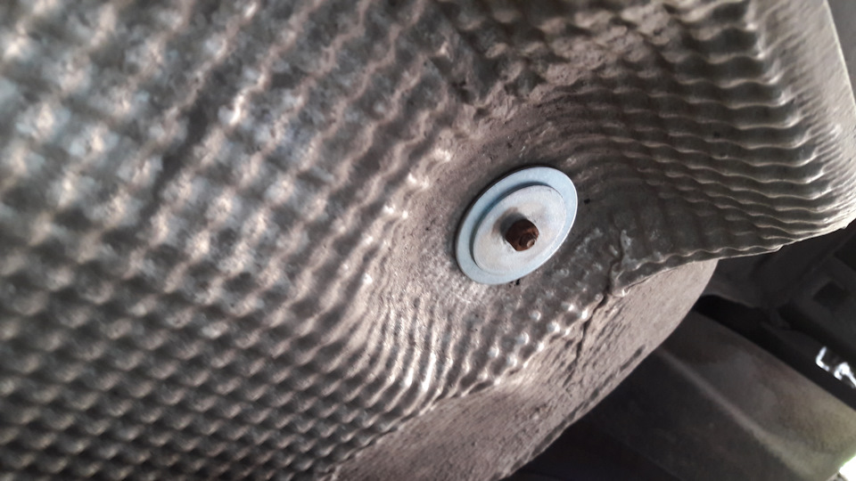 Кожух над глушителем — Renault Laguna III, 1,5 л, 2009 года | своими ...