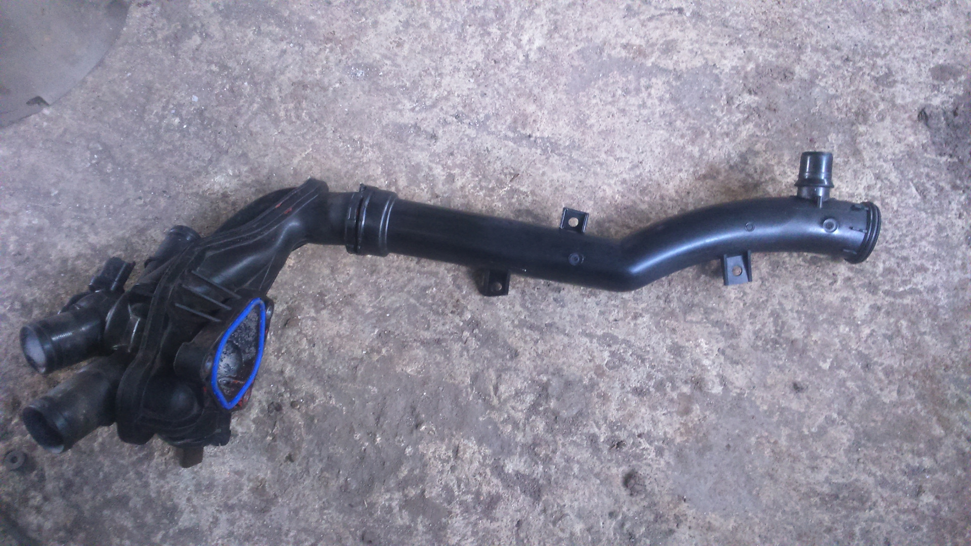 Peugeot 308 1. Citroen/peugeot 1351. Патрубок помпы ep6. Патрубок термостата пежо 308. 1351vf.