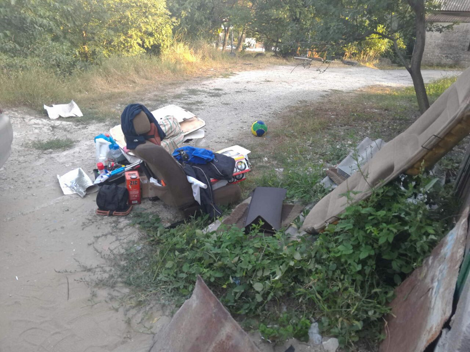 Из багажника и салона хлам — Toyota Chaser (100)