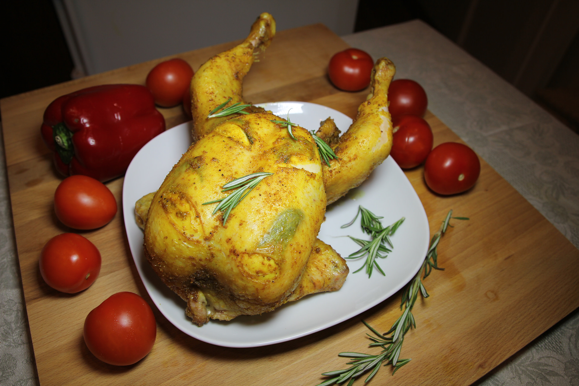Курица в духовке диетический рецепт. Сочная Курочка. Сочная Курочка в духовке. Курица для готовки желтая.