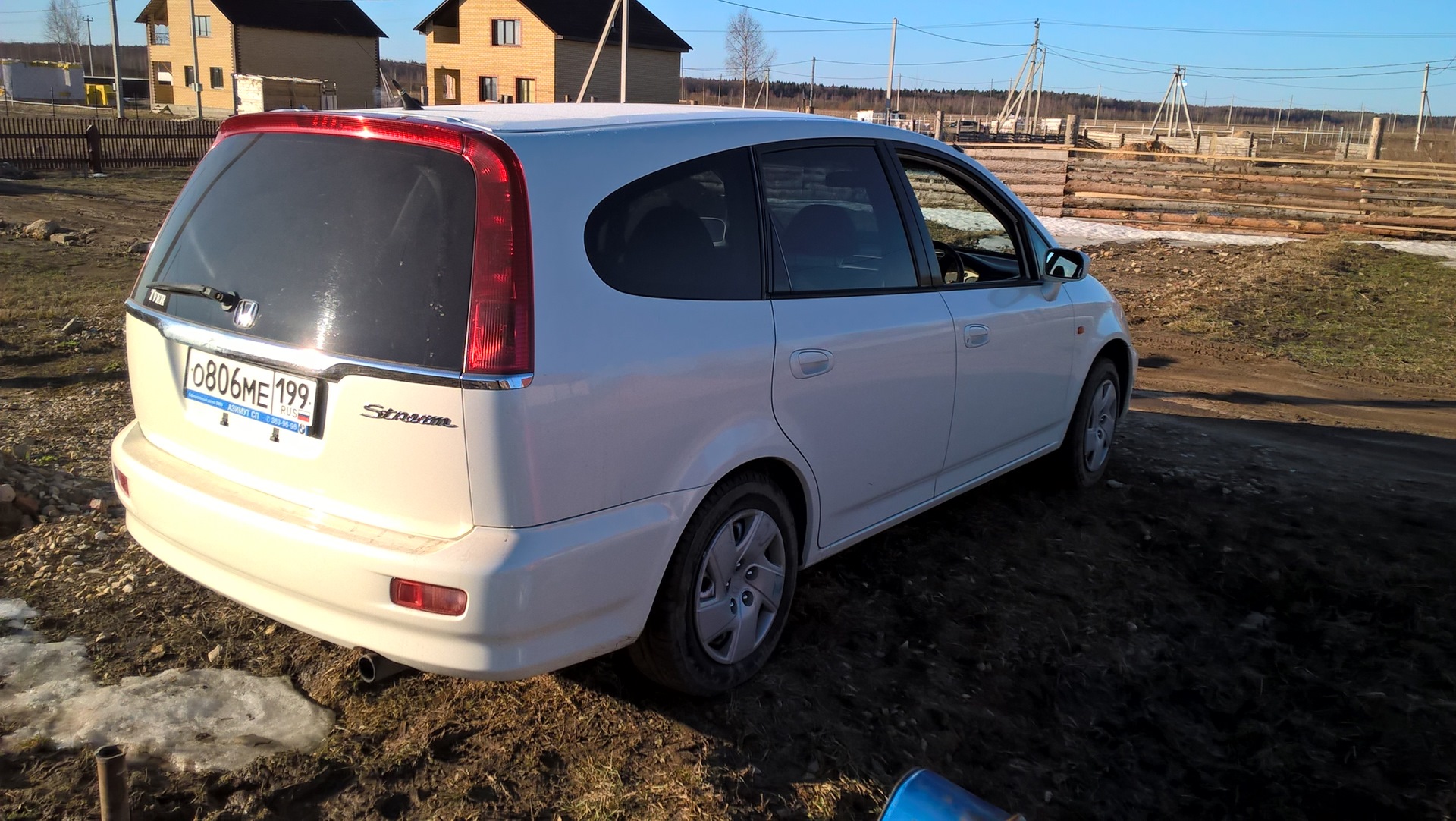 Хонда стрим в красноярске. Honda стрим 2002 универсал. Honda Stream 1.7 рейлинги. Хонда стрим 1.7. Задняя дверь Honda Stream RN 7.