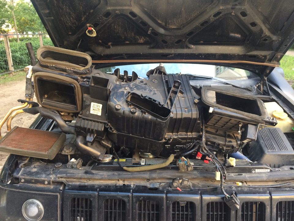 печку снял и тоже унес домой чтобы не мешалась, к ней я вернусь позже — Jeep Grand Cherokee (ZJ)