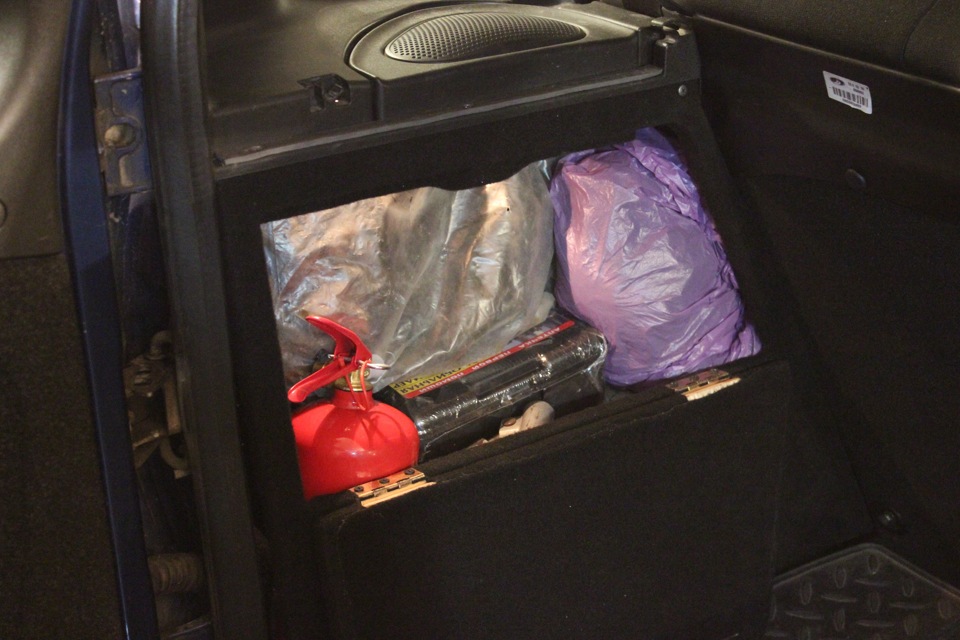 f9d7628s 960 бокс на заднюю дверь шевроле нива