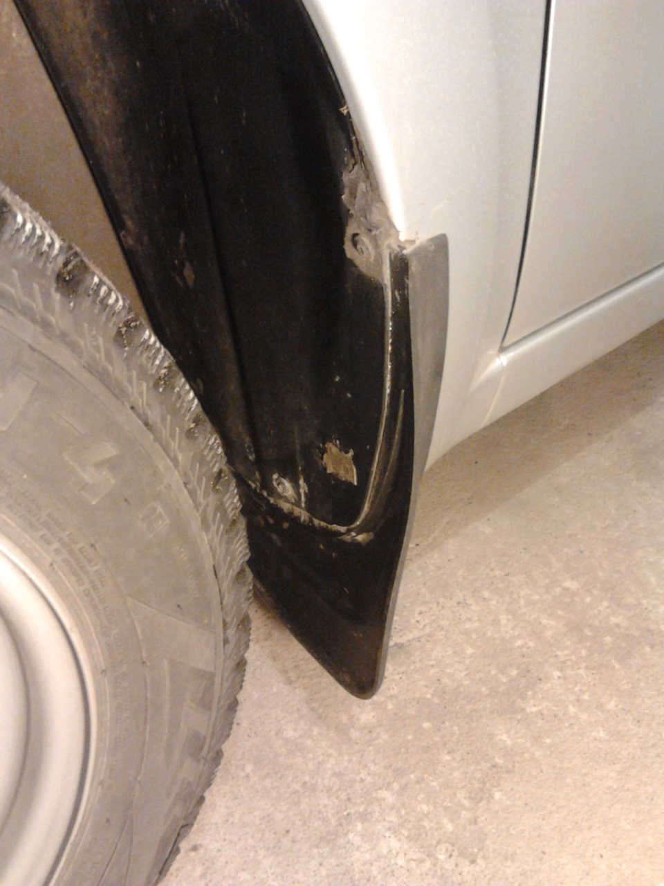 Замена передних брызговиков — LADA Калина 2 универсал, 1,6 л., 2014 ...