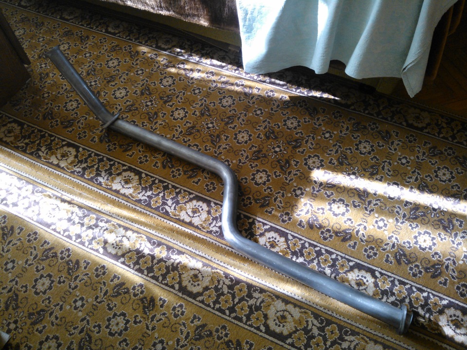 Приехала приёмная труба глушителя — Mercedes-Benz 190 (W201), 2 л, 1985 ...