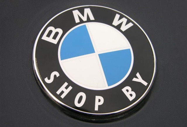 Мерч бмв. BMW атрибутика. БМВ атрибуты. Мерч BMW. Вещи с атрибутикой BMW.