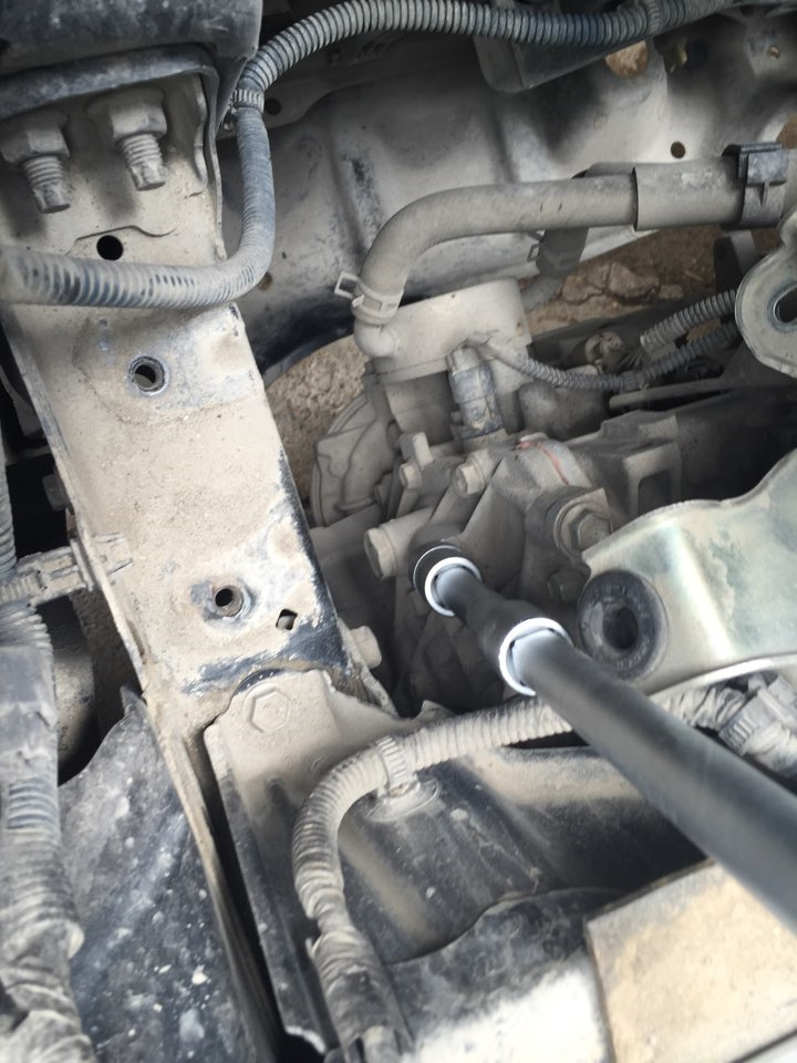 Обработал коробку, двигатель SUPROTEC ; промыл дроссельную заслонку ...