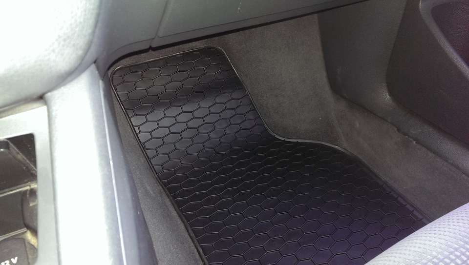 полики в салон — Volkswagen Jetta V, 2,5 л, 2005 года | просто так | DRIVE2