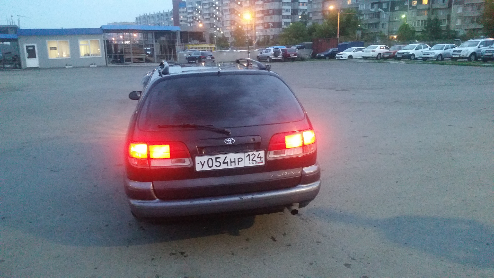 Toyota Caldina (190) 1.8 бензиновый 1997 | Двухцветная на DRIVE2