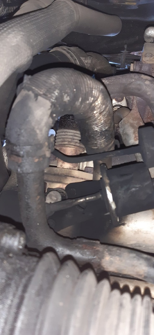 HELP!Звук травли воздуха при разгоне, пахнет выхлопом в сaлоне при ...