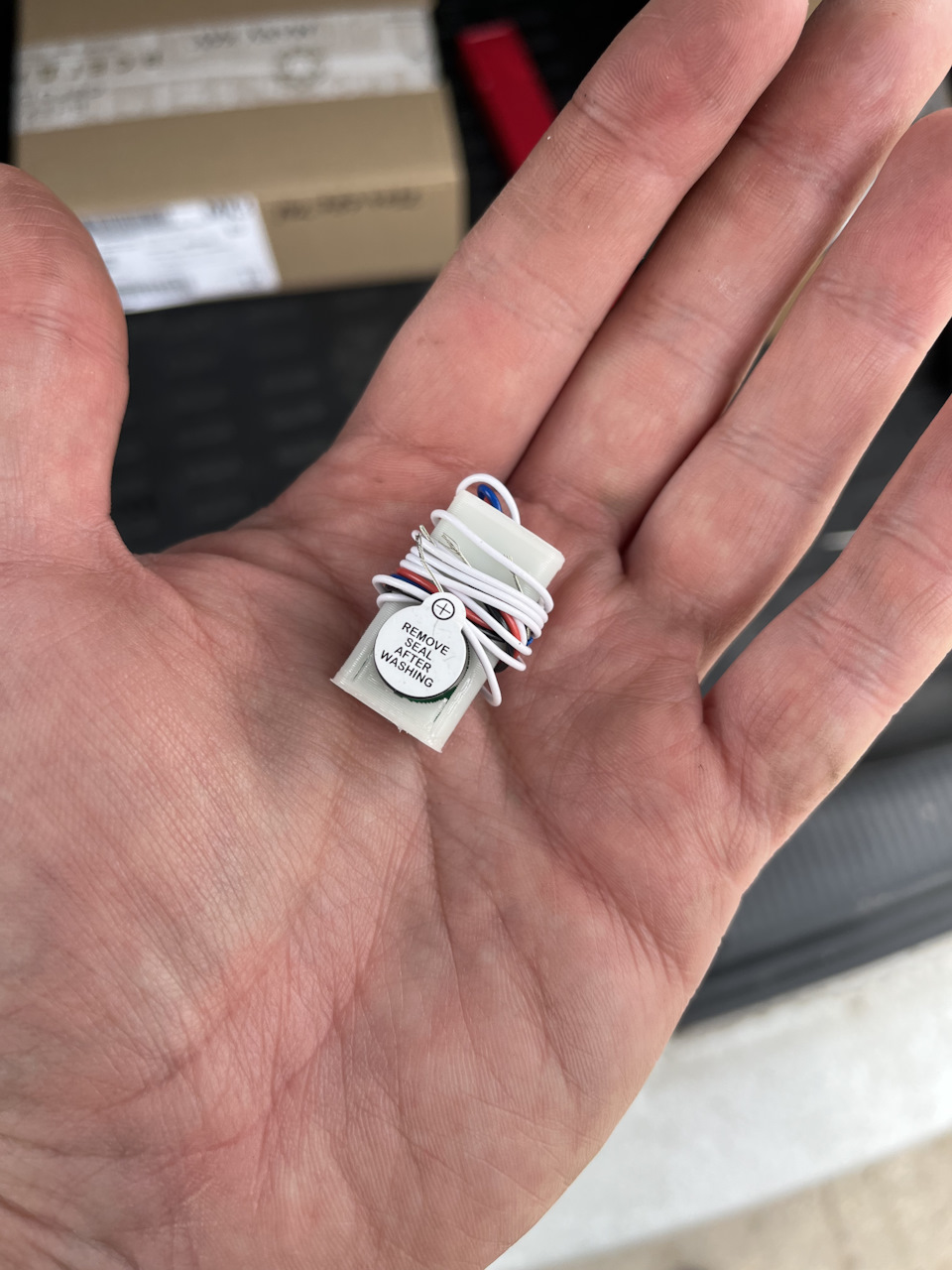 Пару удобств в дорогу: 220В и закрывание крышки багажника с пульта ...