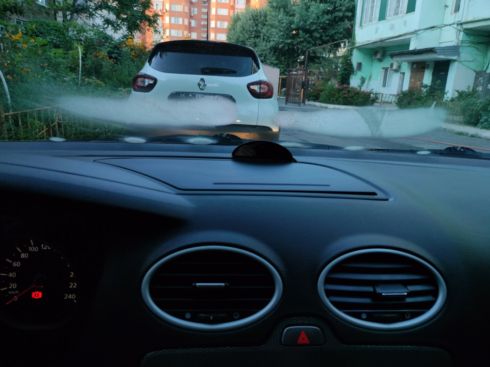 Потеет лобовое — Ford Focus II Hatchback, 2 л, 2010 года | наблюдение ...
