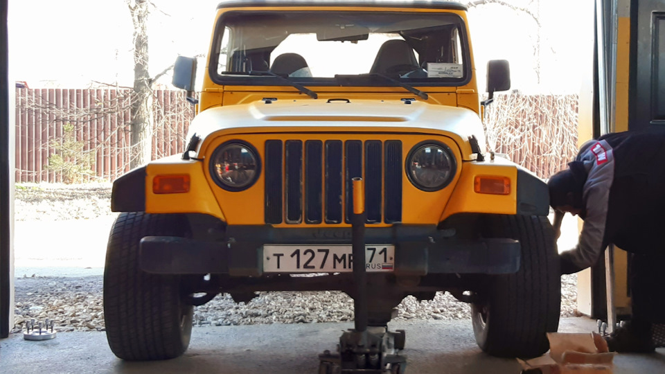 Jeep Wrangler Zhyoltyj Traktorok Drive2