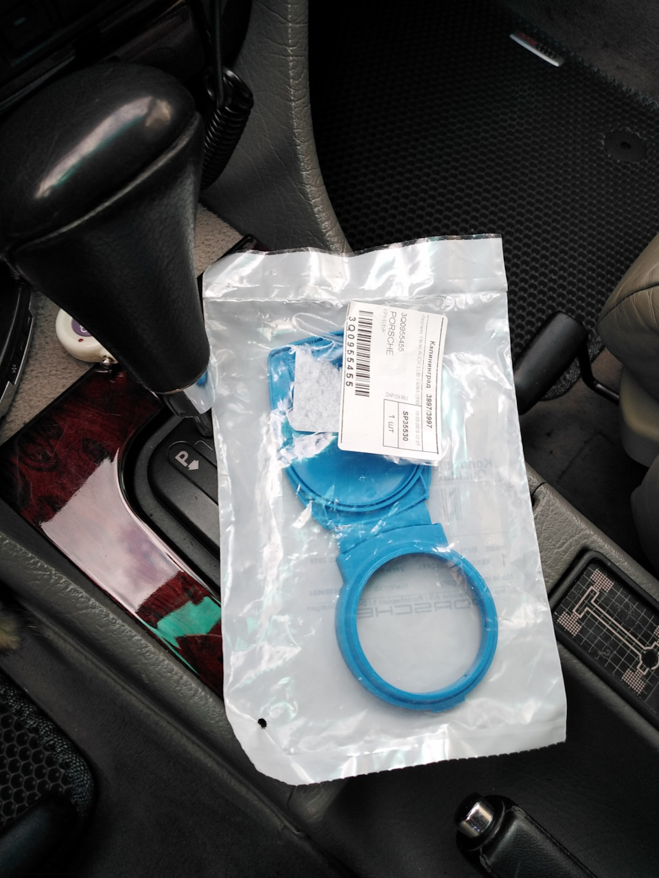 Фото в бортжурнале Audi A6 (C4). Запчасти на фото: 3Q0955455