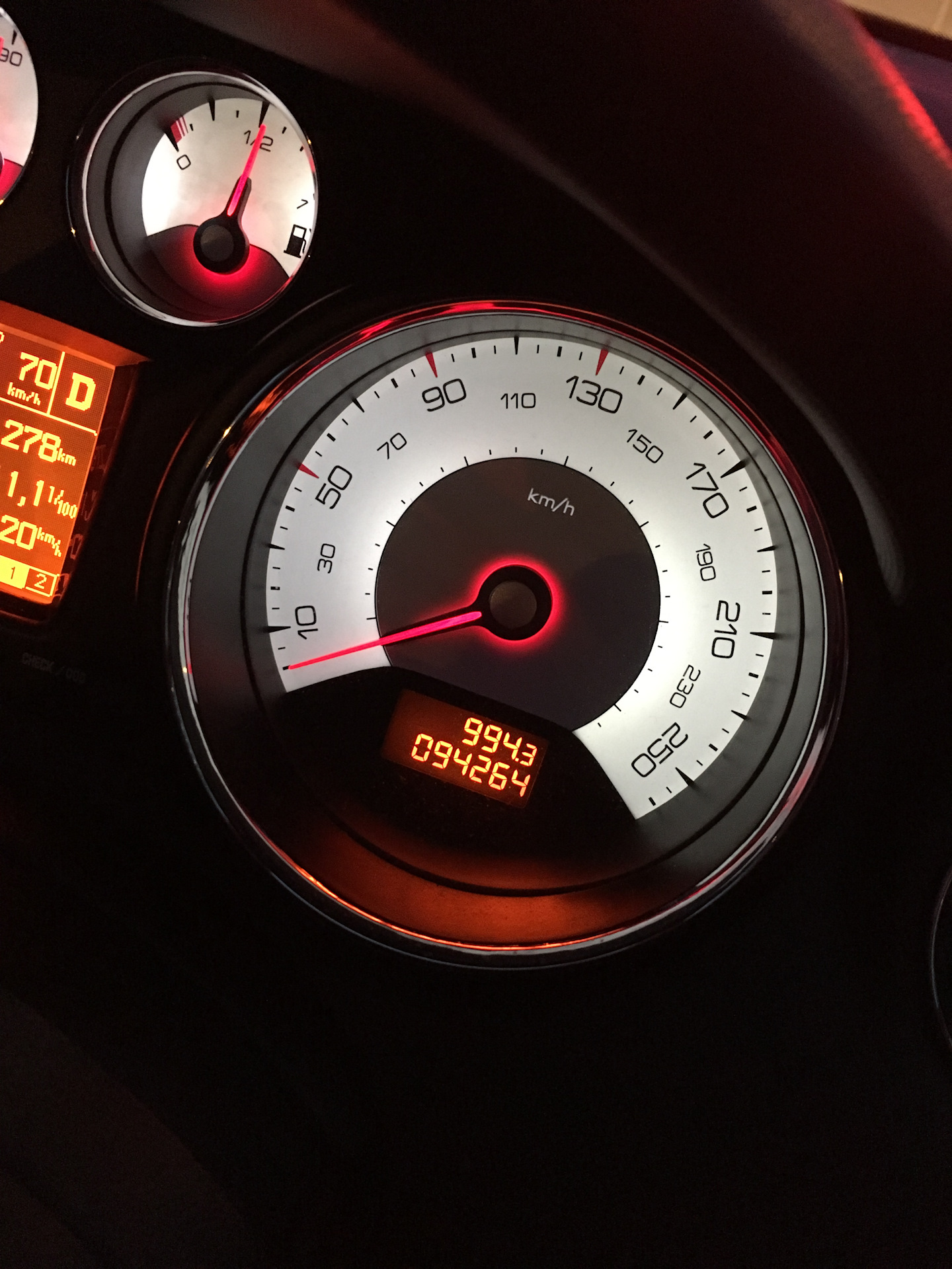 Замена настоящей опоры амортизатора и стук повержен) — Peugeot 308 (1G ...