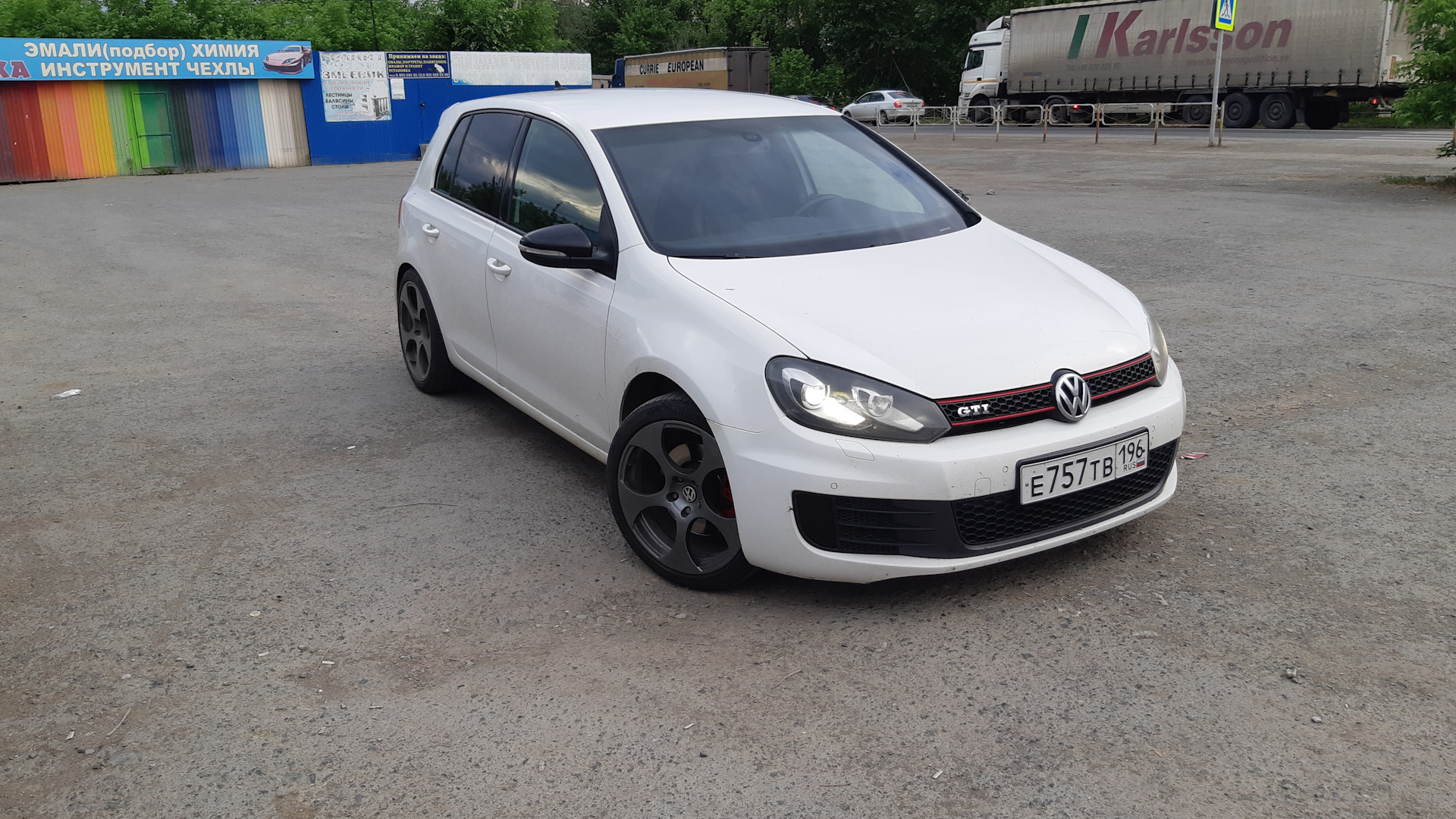 Volkswagen Golf Mk6 GTI 2.0 бензиновый 2010 | Белый Шум (2.0 tsi) на DRIVE2