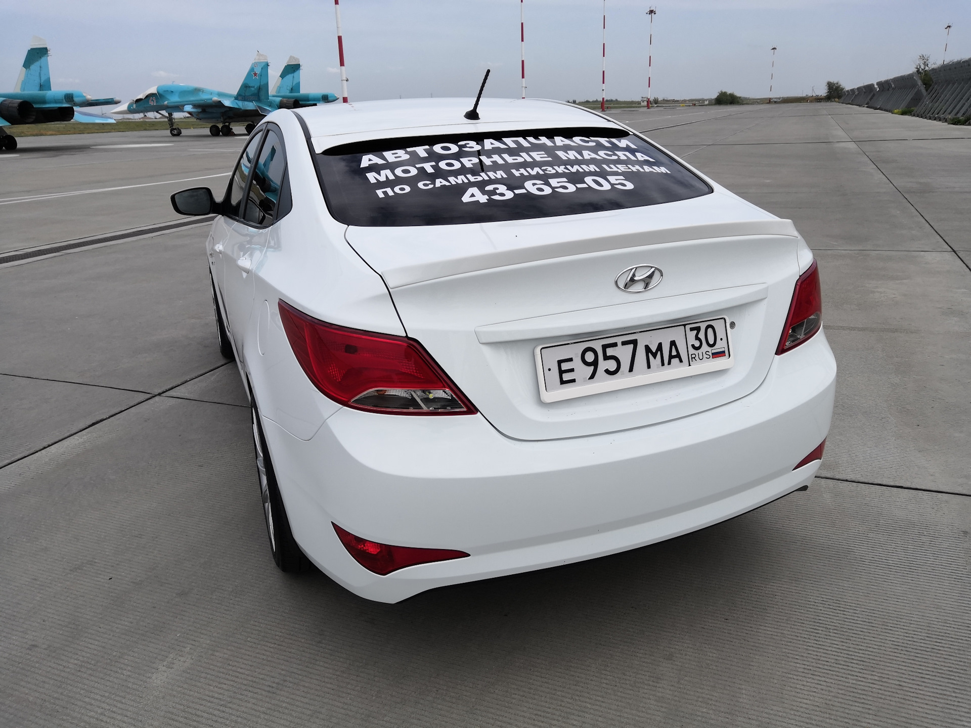 Hyundai solaris задний. Hyundai Solaris заднее стекло. Hyundai Solaris 2019 Front Lip Spoiler. Hyundai Solaris 2015 заднее стекло. Хендай Солярис 1 заднее стекло.