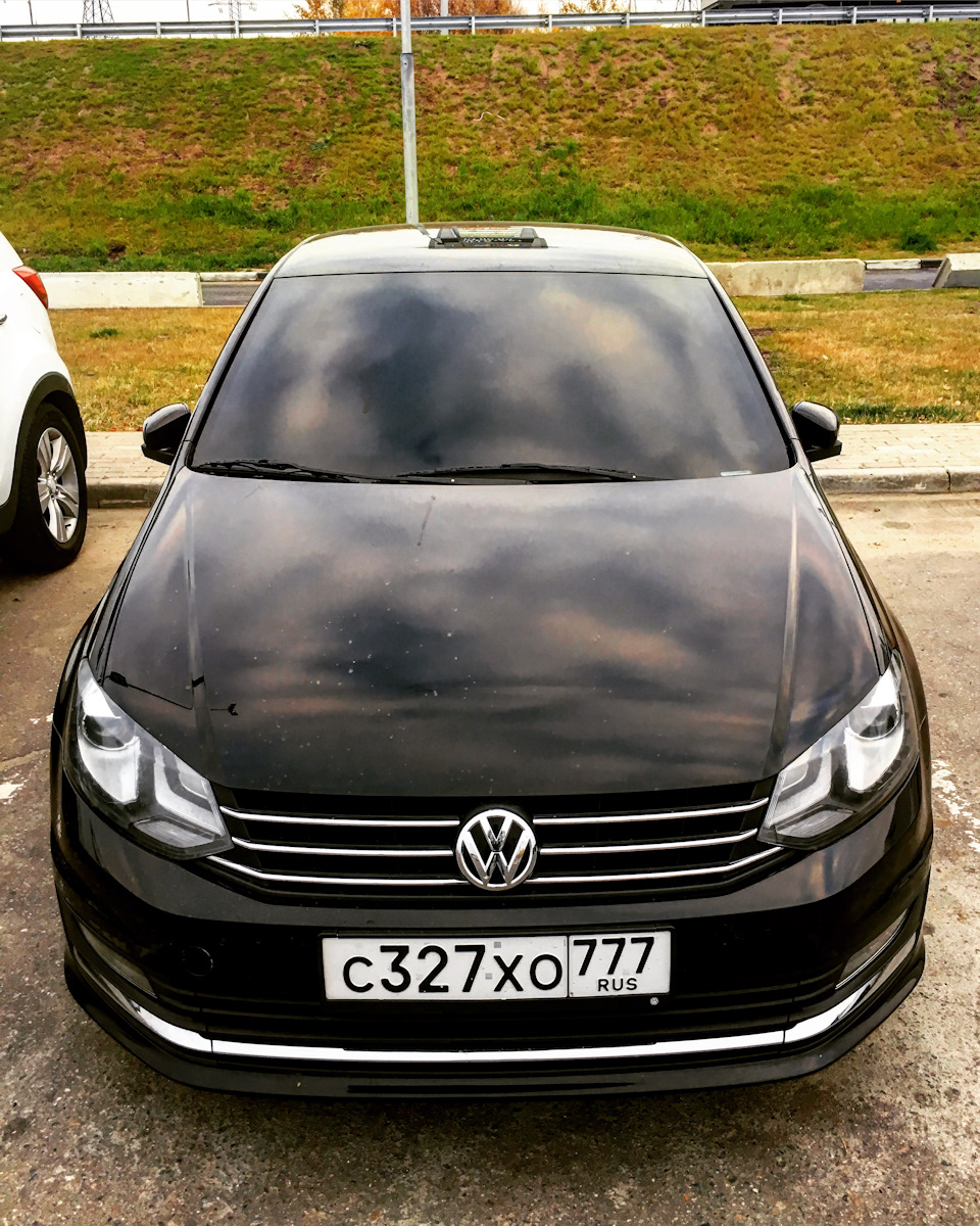 Volkswagen Polo 2015 черный тонированный