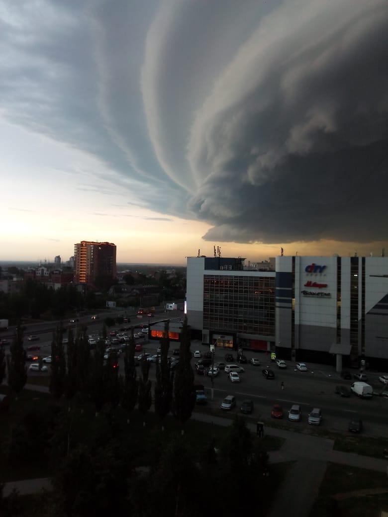 Магнитогорск бури сегодня. Ураган в Барнауле. Смерч в Барнауле 2018. Ураган суперсейл Барнаул. Ураган Барнаул 2012.