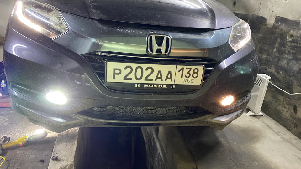 Как поменять лампочки в туманках хонда везель Замена ламп птф Honda Fit (2G), 1,5 л, 2011 года своими руками DRIVE2