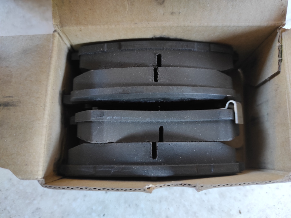 Тормозные колодки Yes-Q ESD8061 задние новые Корея на Hyundai ix35, KIA ...