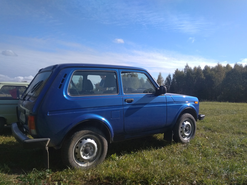 Дром нива. Лада 2131 4x4 Нива голубая Планета. ВАЗ 21214 голубая Планета. Lada 4x4 голубая Планета. Голубая Планета Нива 2131.