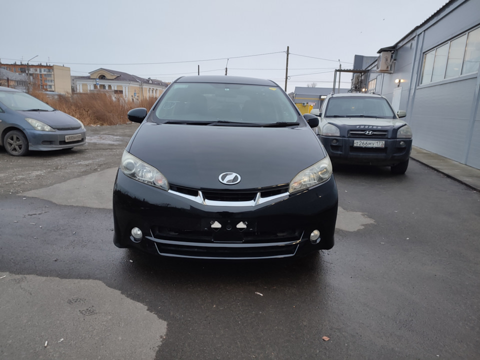 Toyota Wish. Брызгалка на Тойота Виш. Книга по ремонту Тойота Виш. Сравнить фото Виш и Исис.